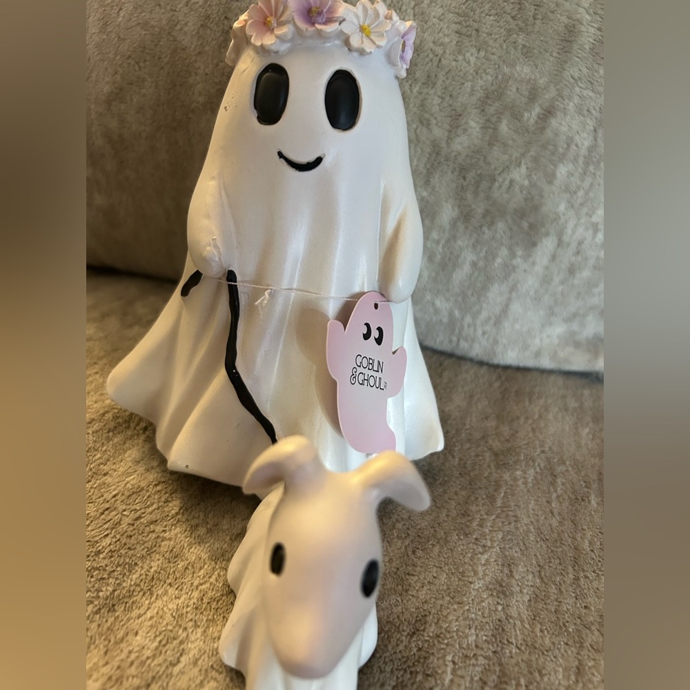 GOBLIN & GHOUL Ghost Girl W Flower Crown Walking Dog Figurine Tabletop Decor NWT - Picture 2 of 5